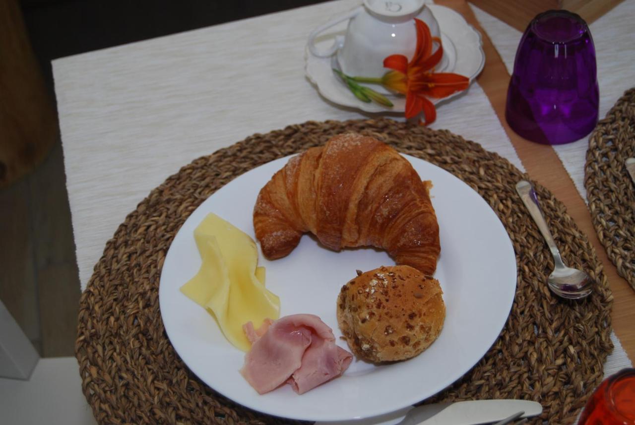 Bed and Breakfast Domus Florio - Humanitas Rozzano Pieve Emanuele Exterior foto