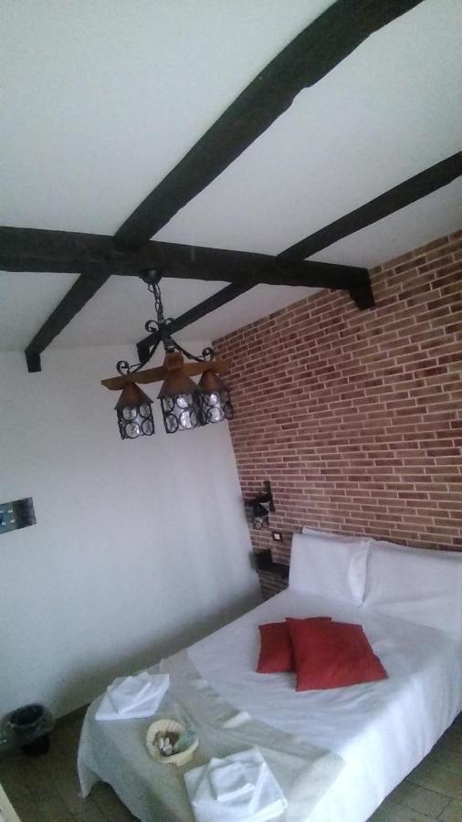Bed and Breakfast Domus Florio - Humanitas Rozzano Pieve Emanuele Exterior foto
